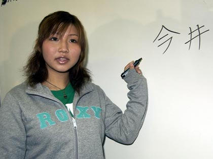 䃁